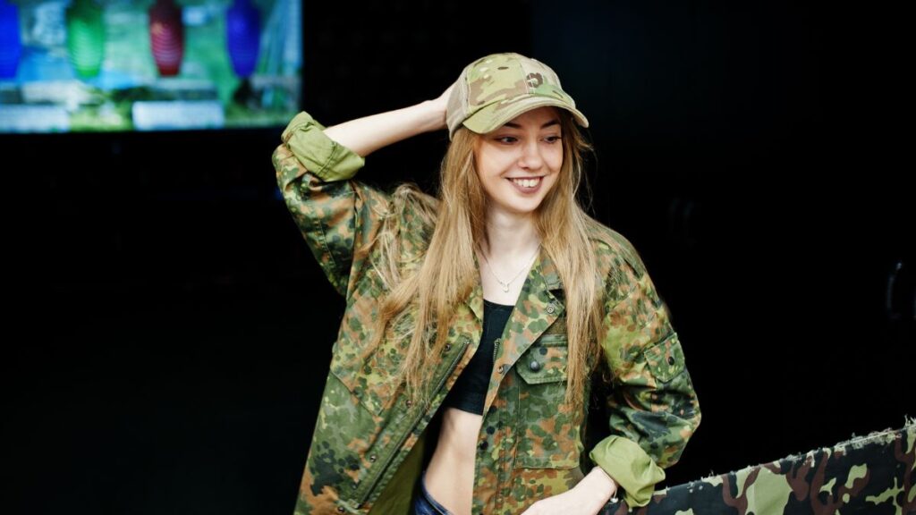 %Focus keyword% women's camo jacket fashion
